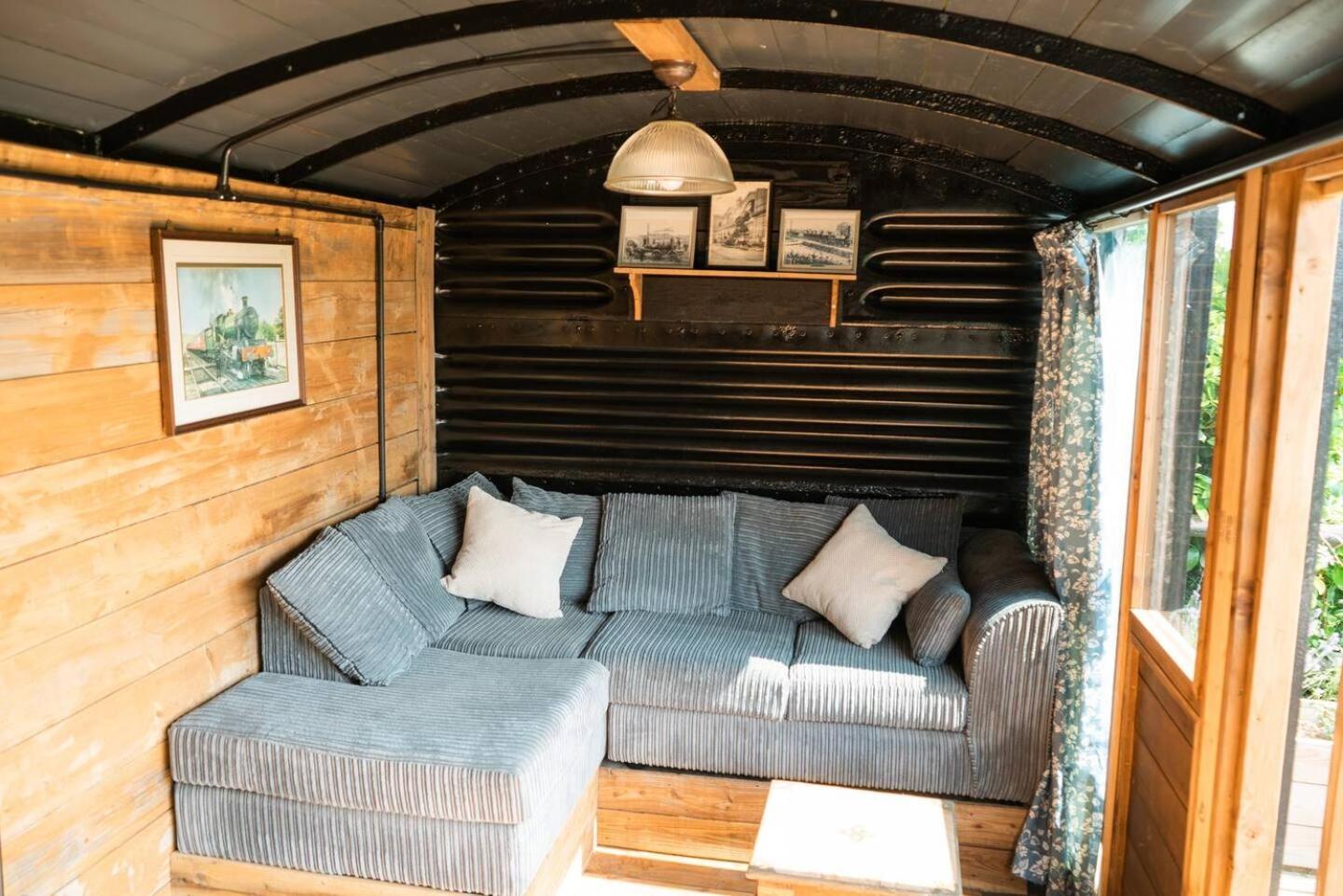 Swallowfield Glamping-Station Master Йеавил Экстерьер фото